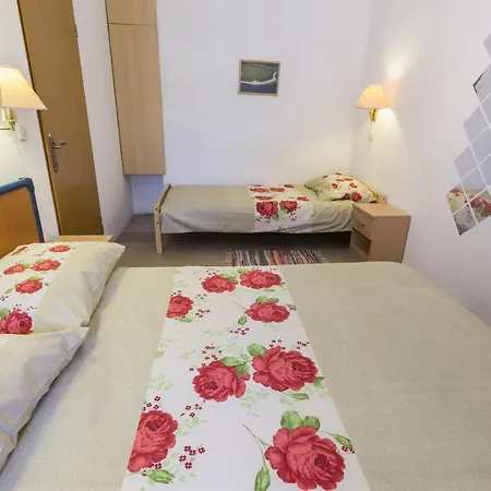 In 15042 Apartman