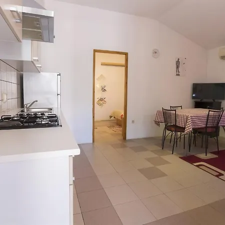 In 15042 Apartman *