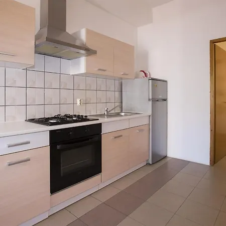Apartman In 15042 *
