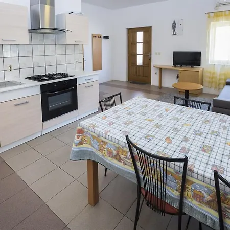 In 15042 Apartman