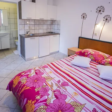 Appartement In 15042 *